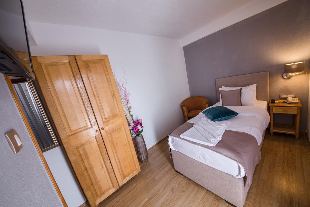Hotel Ideal Podgorica Exterior photo