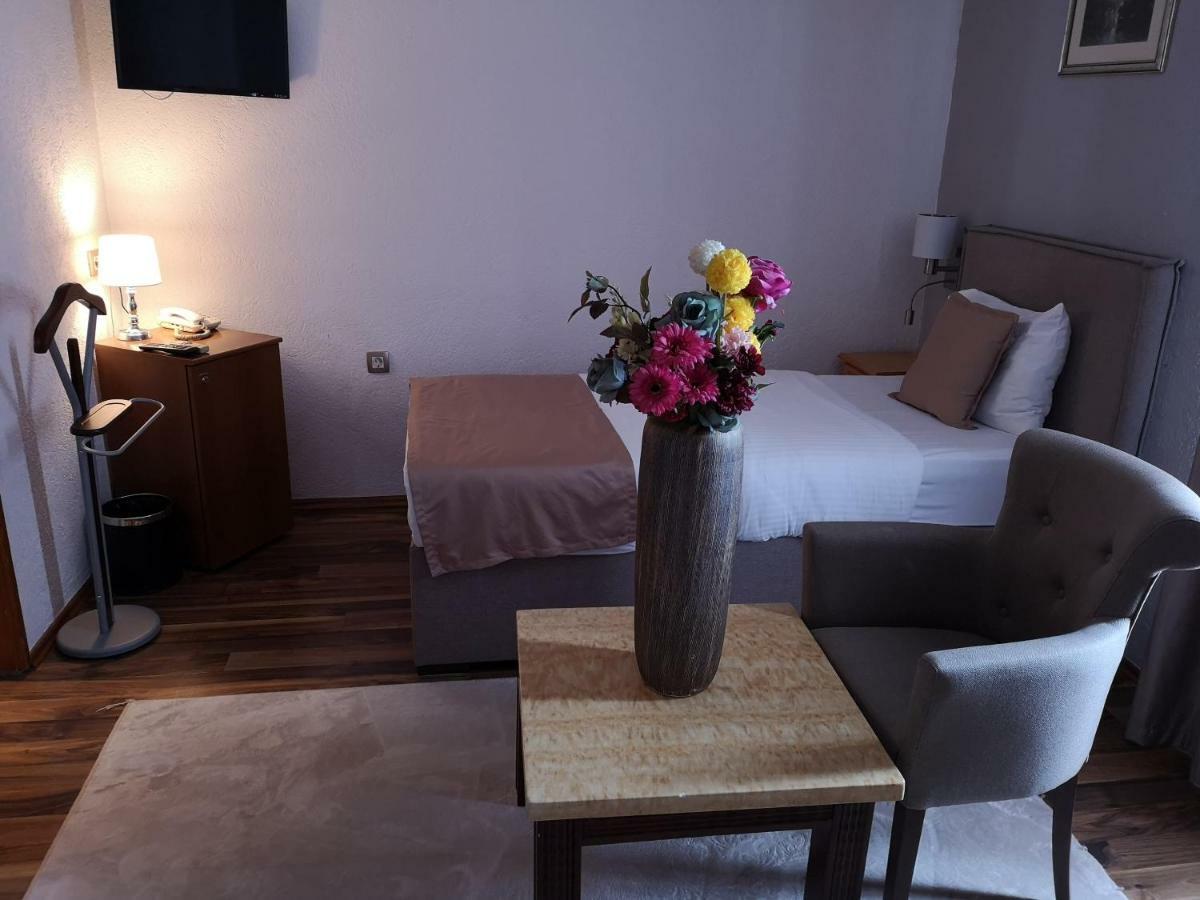 Hotel Ideal Podgorica Exterior photo